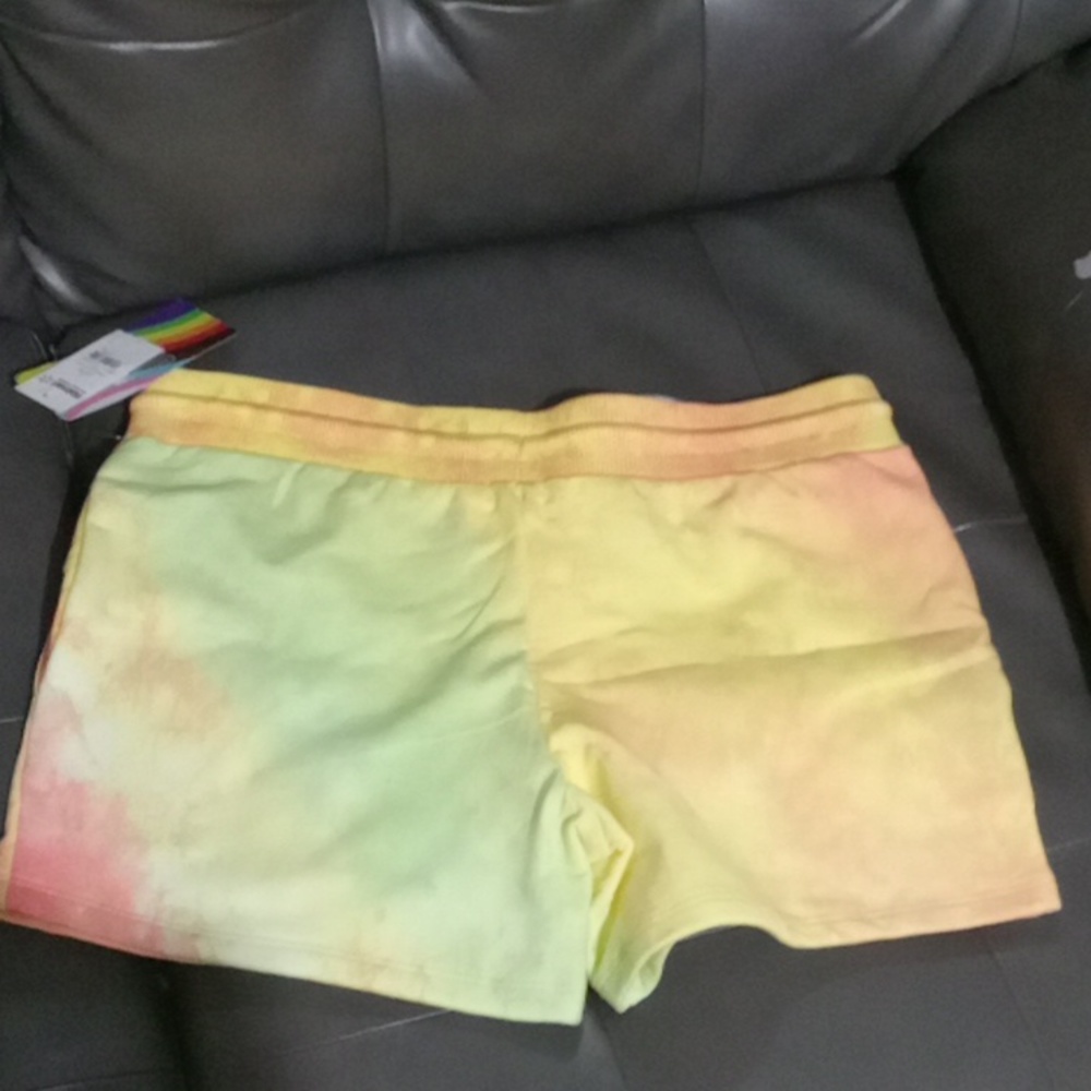 Shorts - Picture 6 of 9